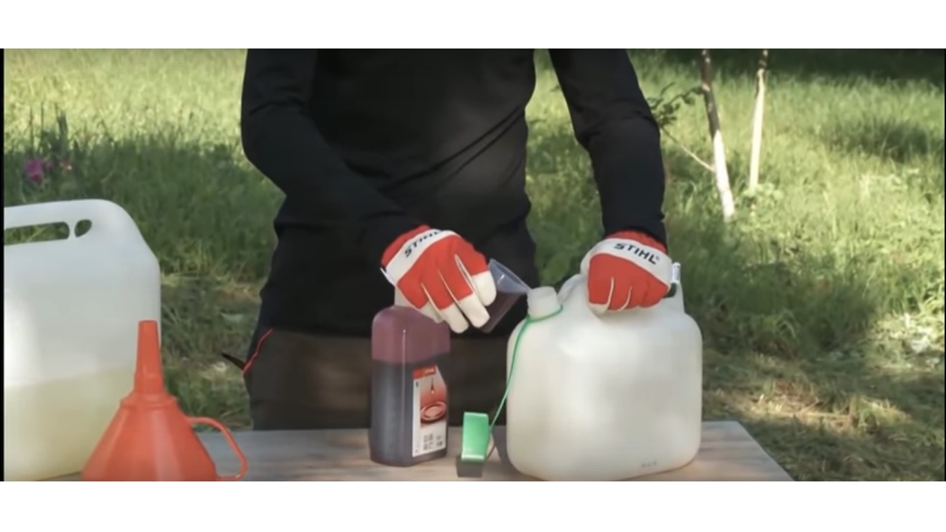 HƯỚNG DẪN PHA XĂNG NHỚT CHO ĐỘNG CƠ 2 THÌ CHI TIẾT NHẤT